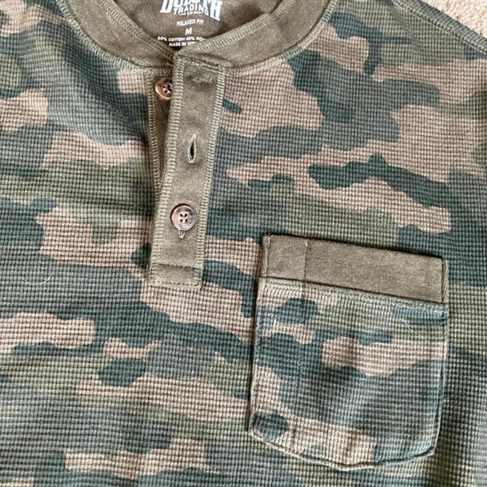 Duluth Trading Co Green Camo Henley Shirt